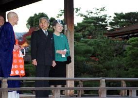Emperor, empress visit Kyoto temple